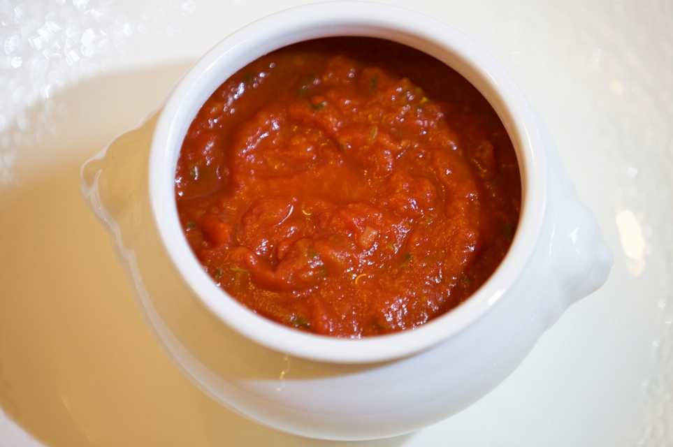domashnij ketchup s yablokami na zimu recepty prosto palchiki oblizhesh